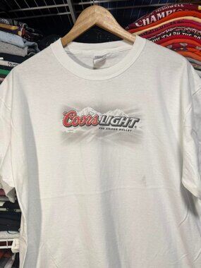 Coors light el que sabe sabe t shirt white